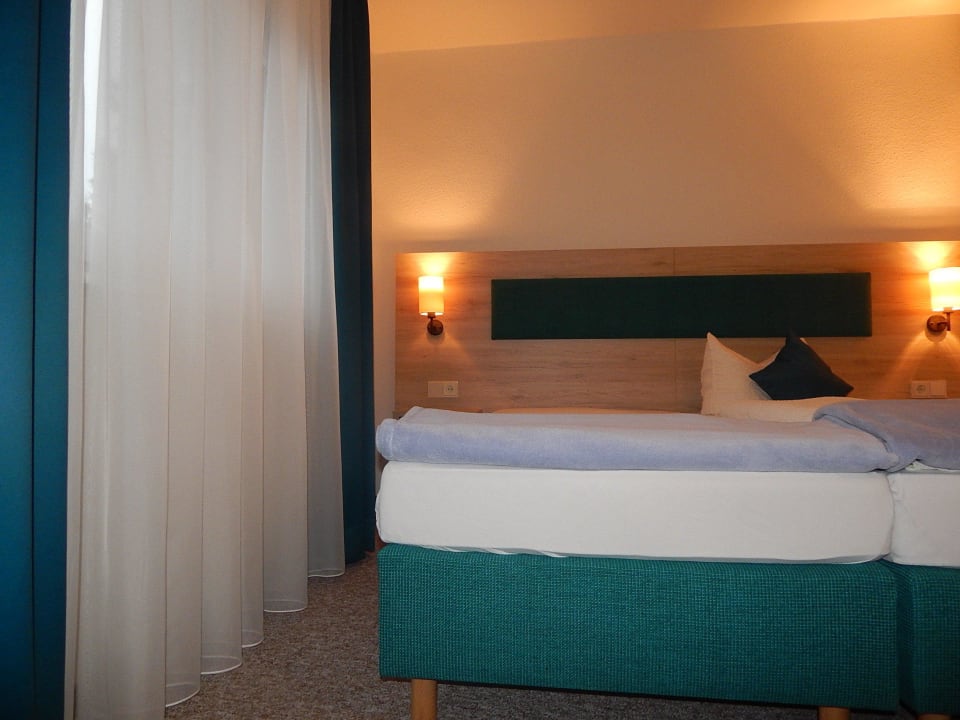 Neue Möbel Hotel-Lindenhof