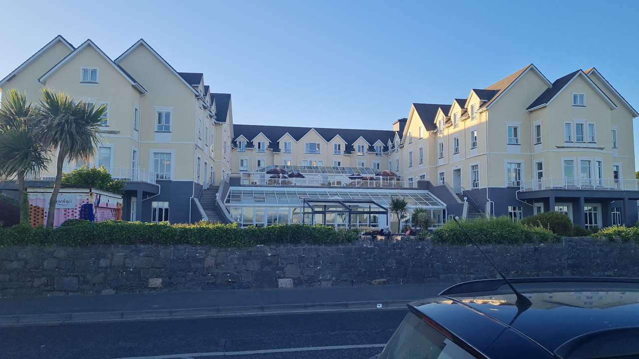 Außenansicht Hotel Galway Bay