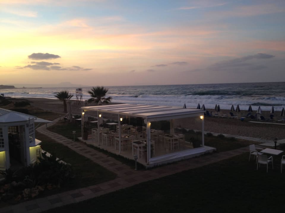 Blick auf den Frühstückraum am Meer Iperion Beach Hotel