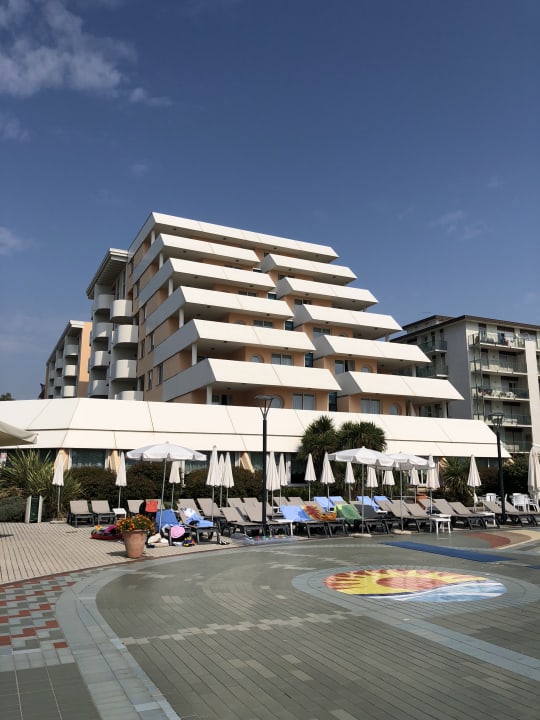 Außenansicht Aparthotel Holiday