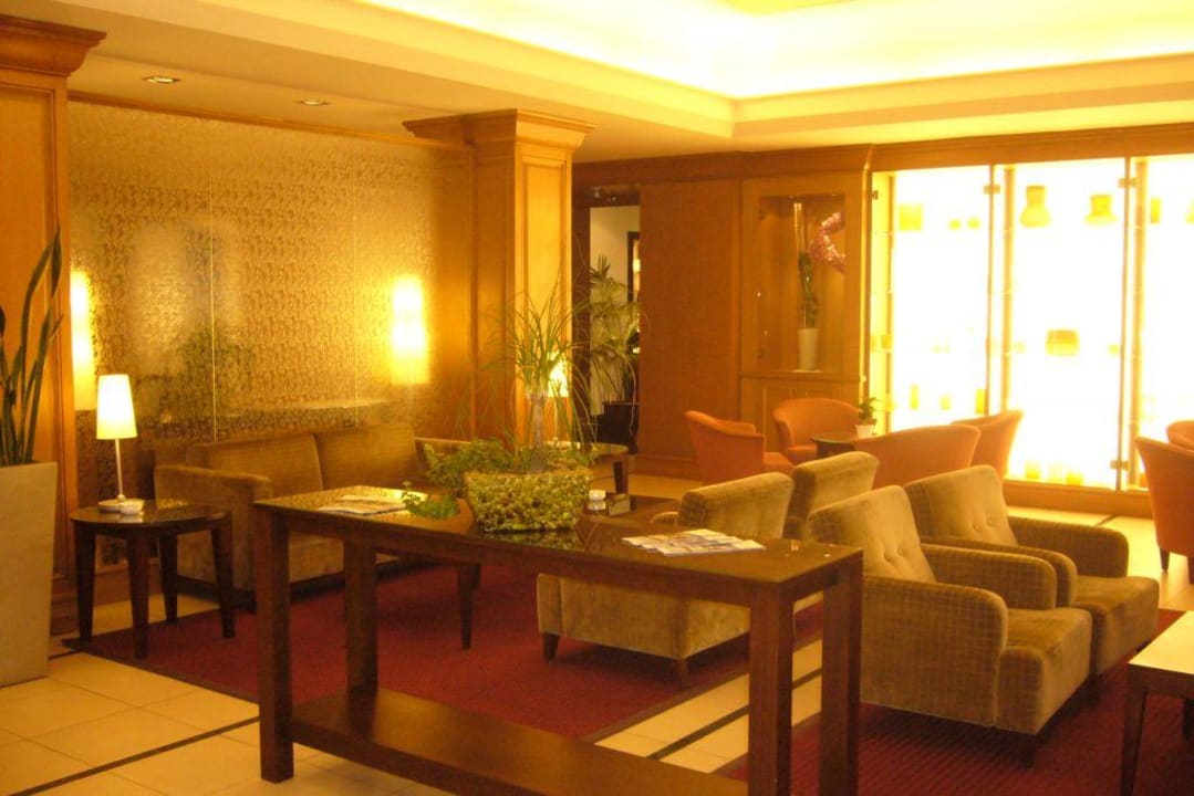 Hotel-Lobby Courtyard by Marriott Düsseldorf Seestern