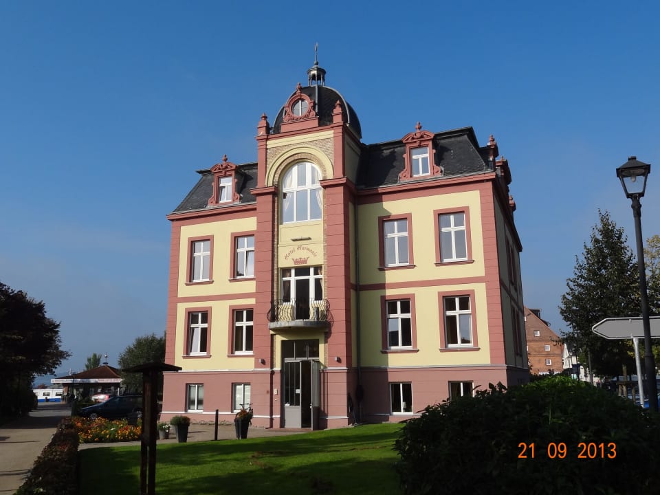 Von der Hauptstraße abgewandte Seite Hotel Harmonie