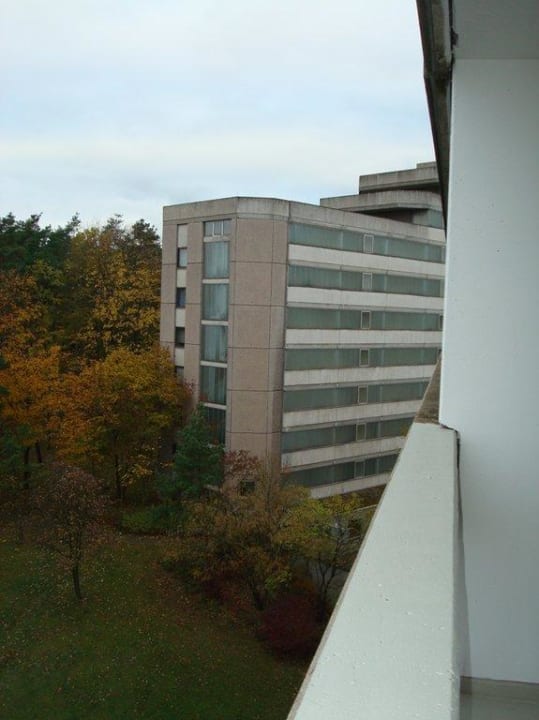 Ausblick vom Balkon aus dem 6. Stock des 3. Hauses Hotel Sonnenhügel
