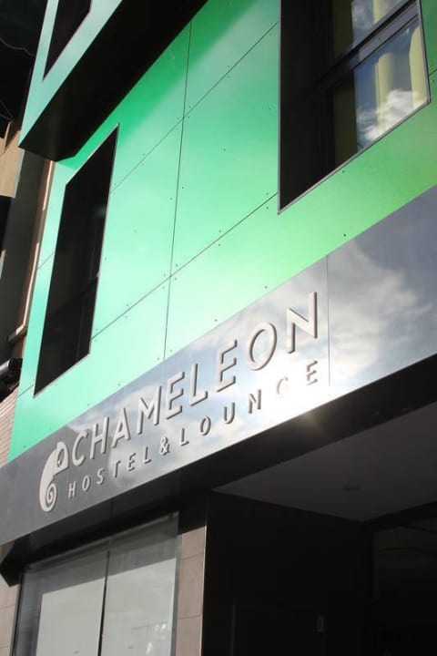 Fachada Chameleon Hostel Alicante