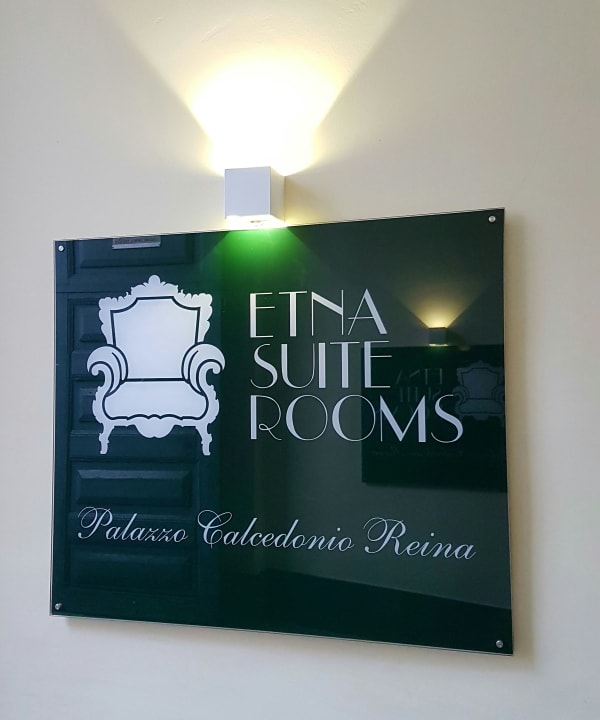 Außenansicht Etna Suite Rooms
