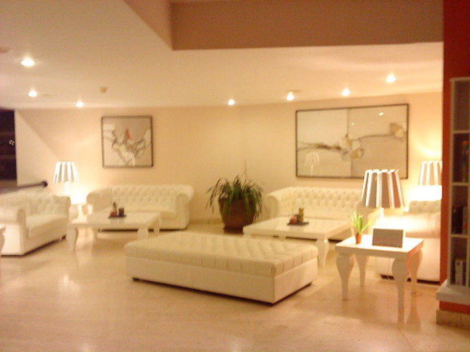 Sitzgruppe in der Lobby Hipotels La Geria