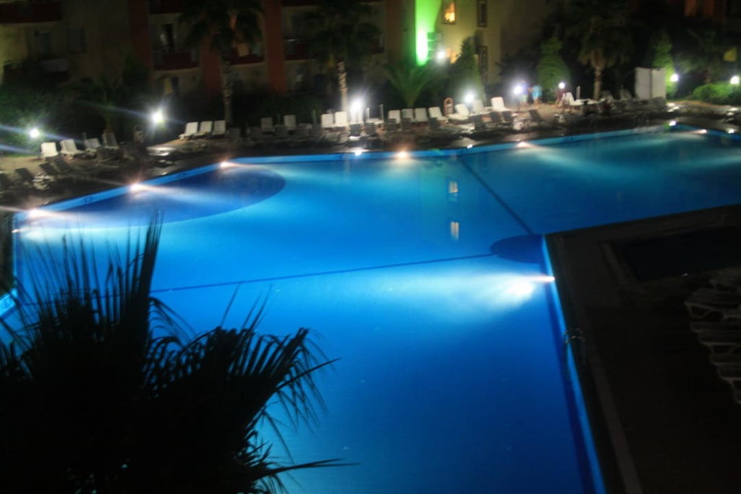 Pool nachts Hotel Orfeus Park