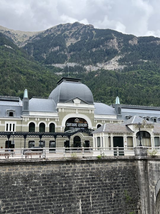 Außenansicht Canfranc Estación, a Royal Hideaway Hotel - Gran Lujo