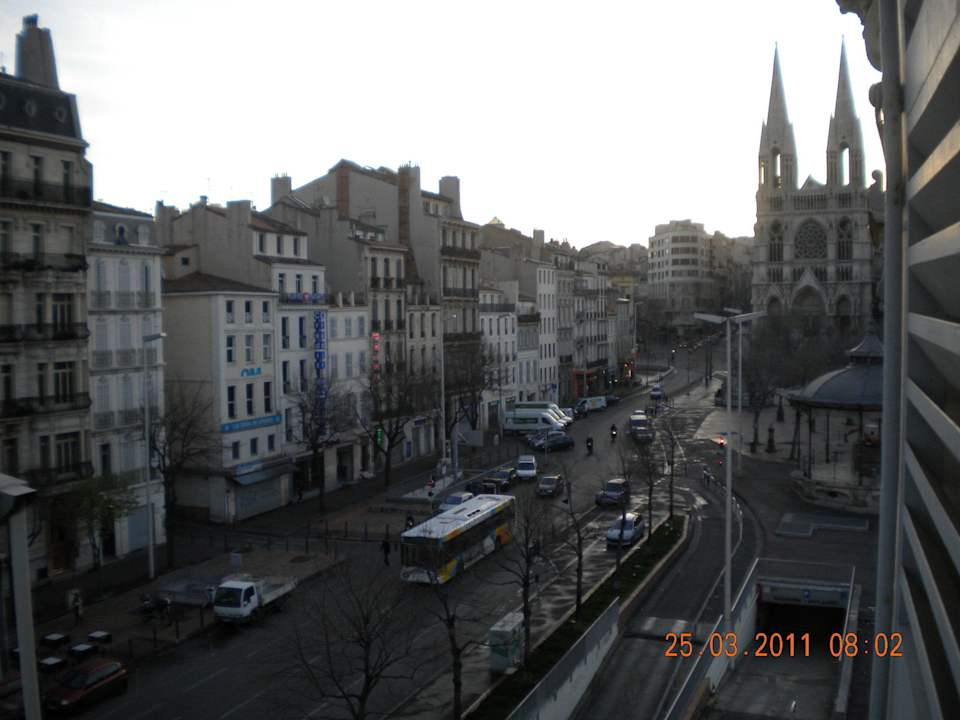 Вид из окна на костел Hotel Lutetia