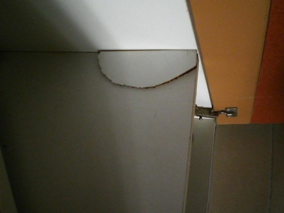 Gebrochener Zimmerschrank Club Hotel Mirabell