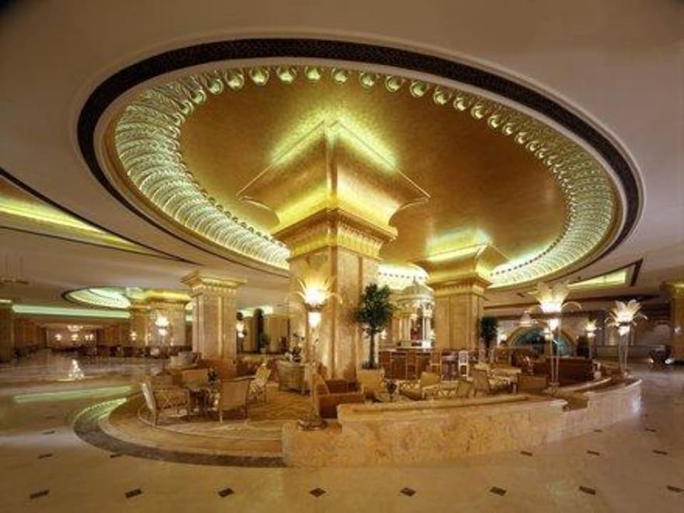 Viele Sitzmöglichkeiten mit Livemusik Emirates Palace Mandarin Oriental