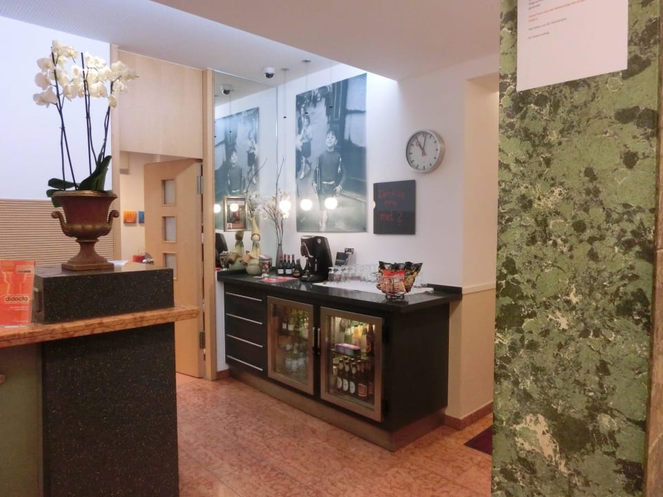 Minibar an der Rezeption Hotel Ludwig