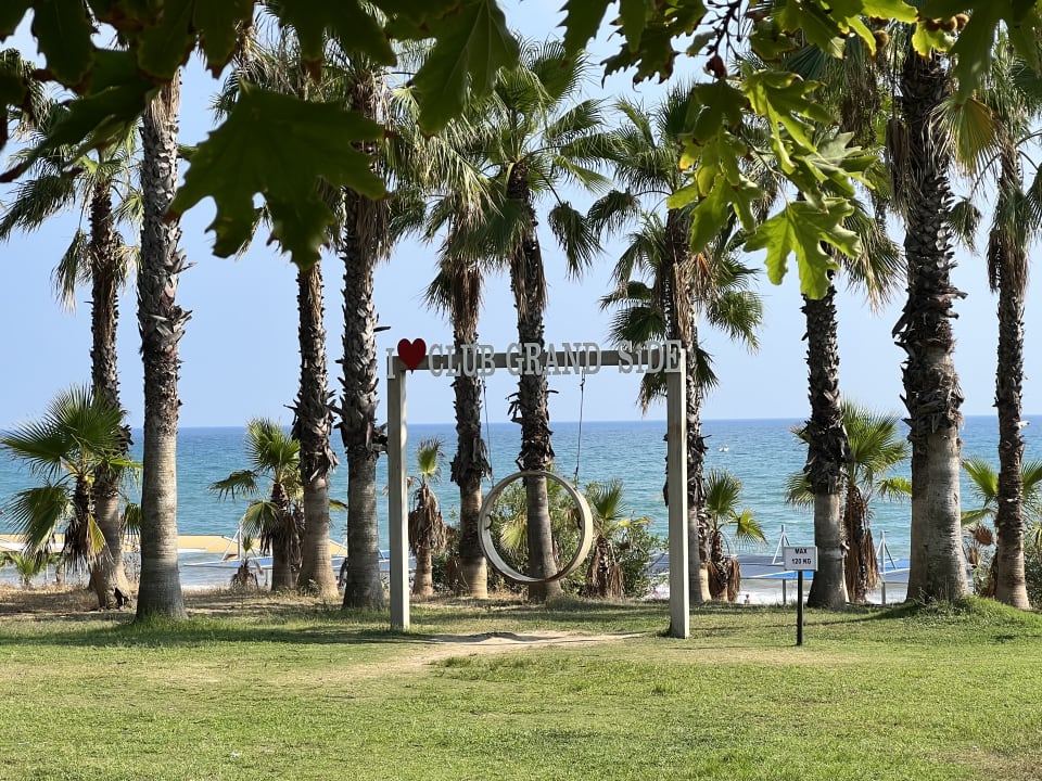 Strand Club Grand Side