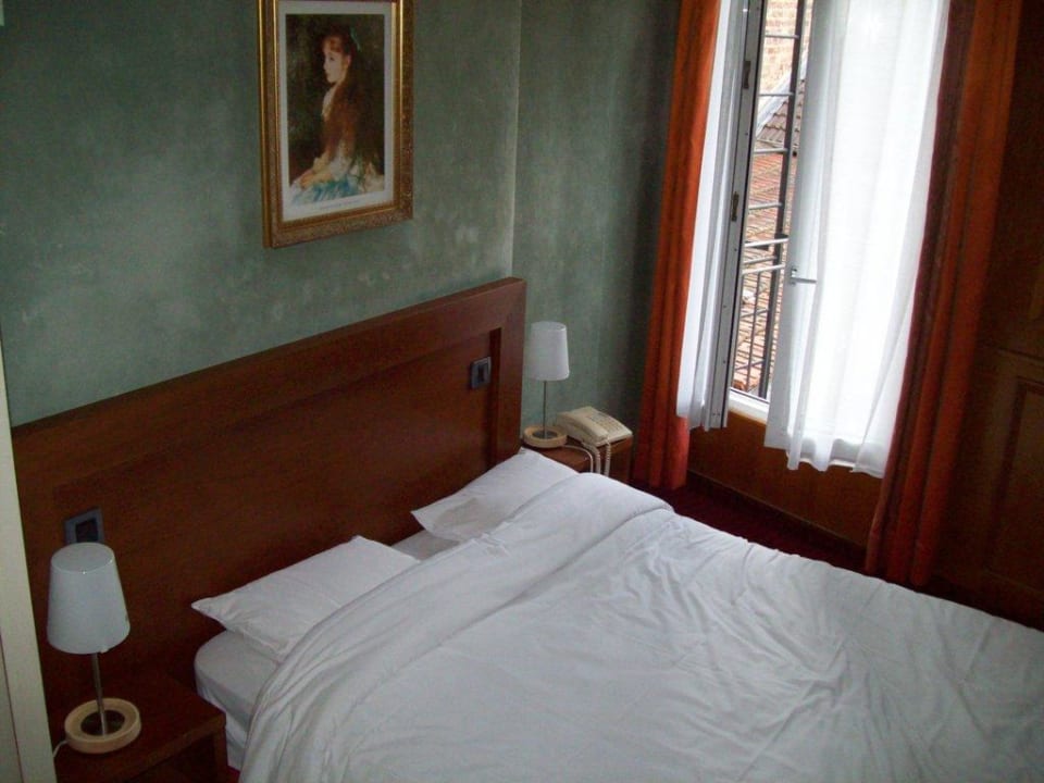 Bett und Fenster Hotel Princesse Isabelle