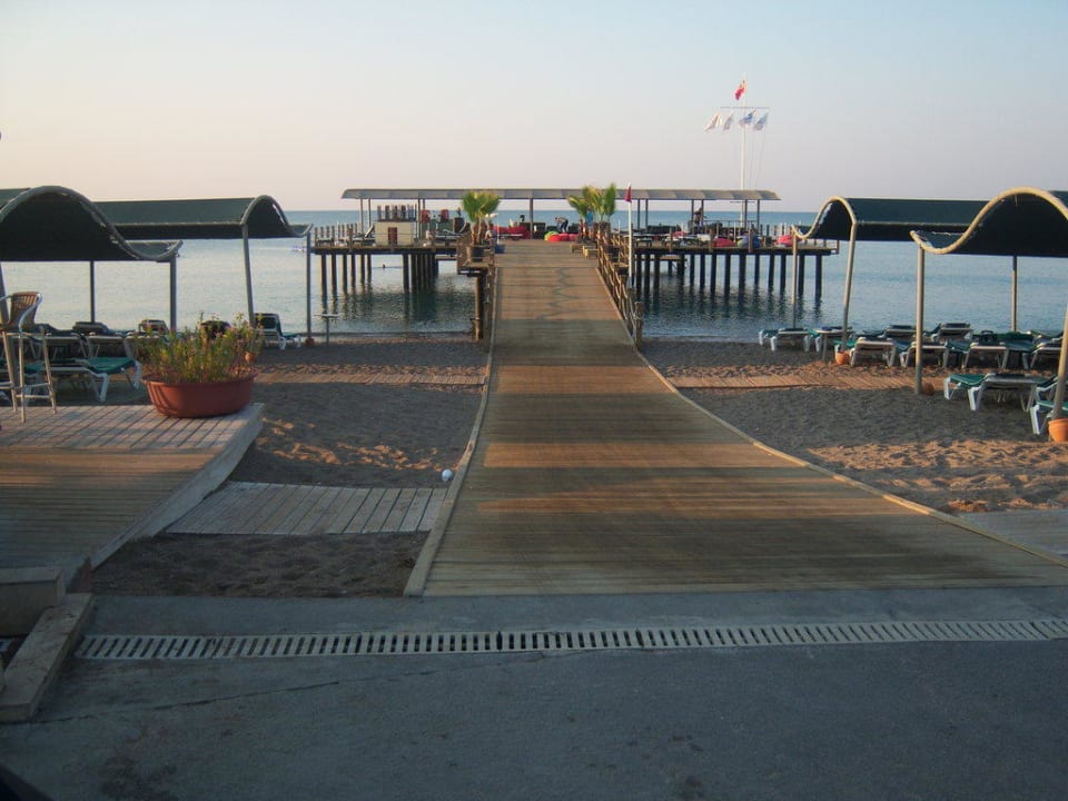Neuer Steg zum Meer Megasaray Club Belek