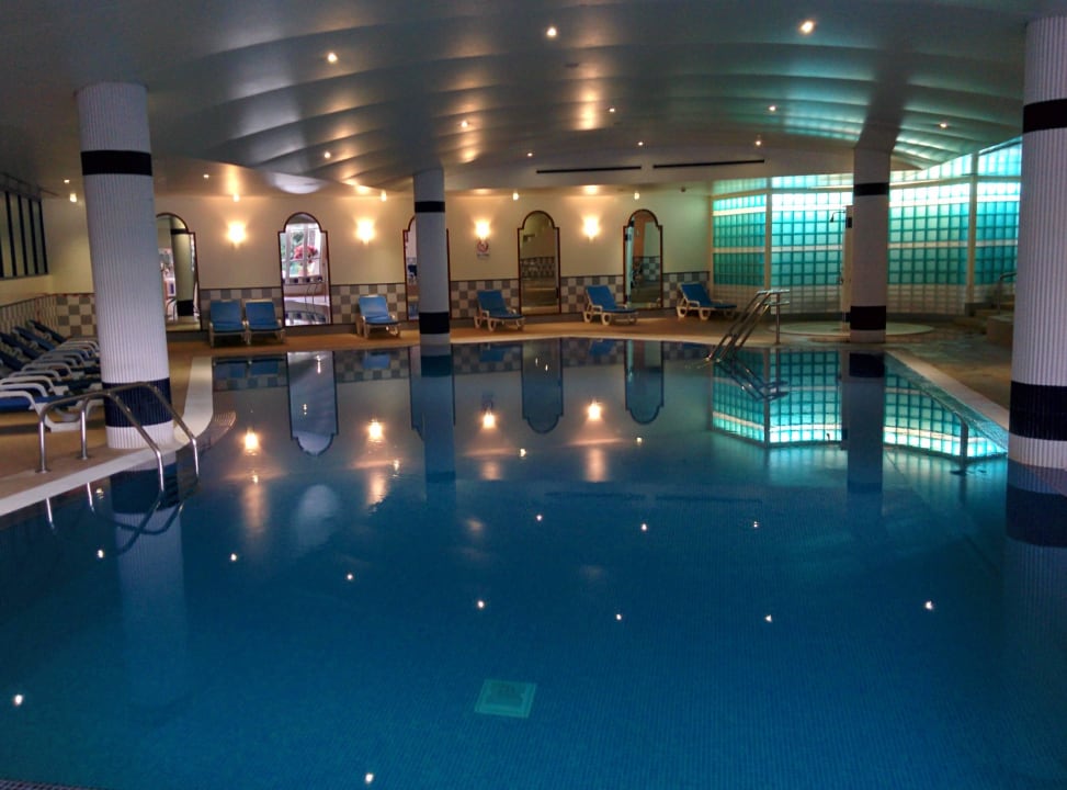 Innenpool Jardins d'Ajuda Suite Hotel