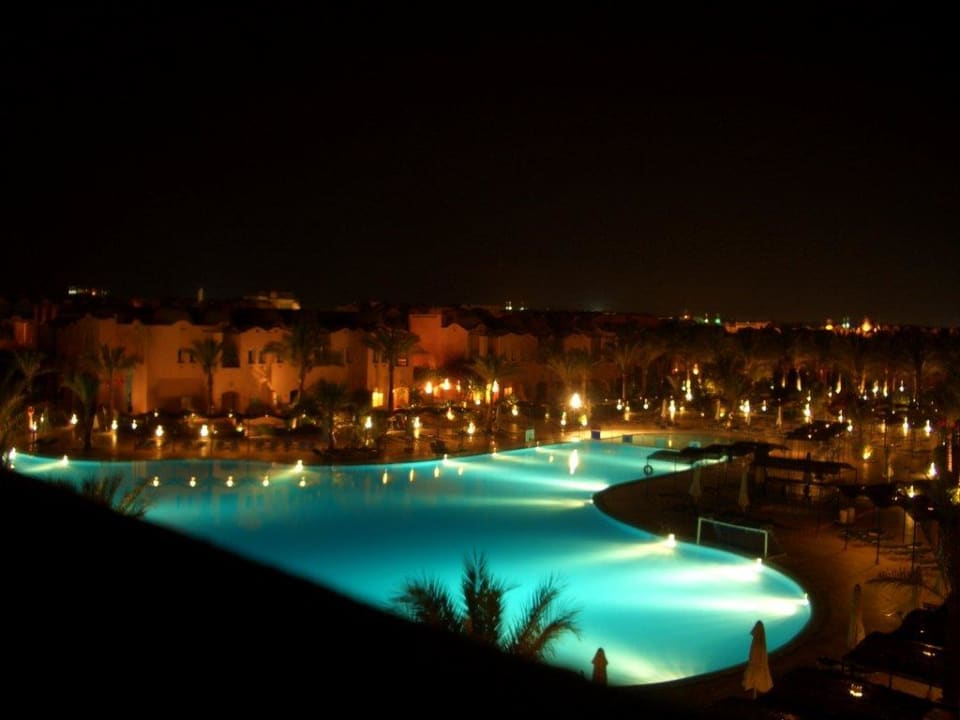 Makadi Oasis by night Jaz Makadi Oasis Resort