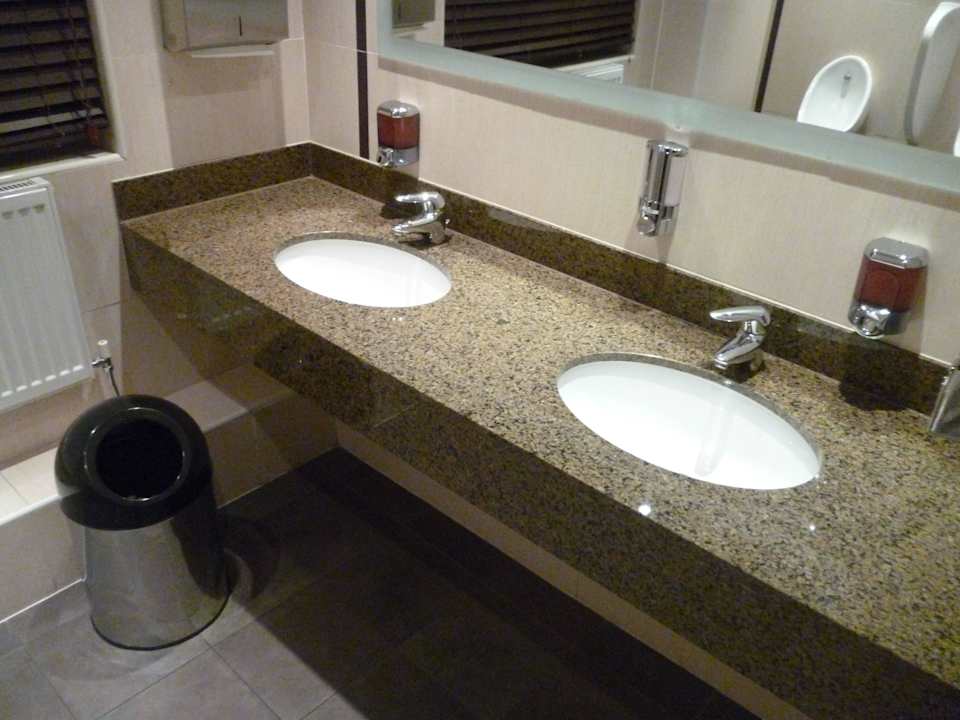 Ogólnodostępna toaleta Crowne Plaza London - Gatwick Airport