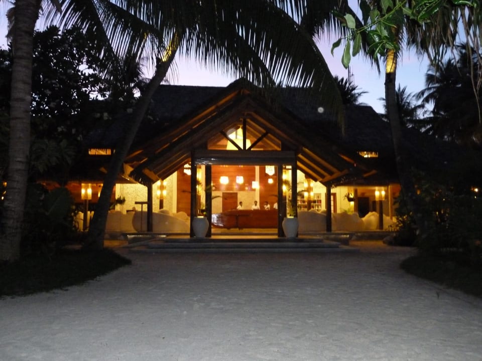 Zugang vom Steg zur Rezeption Kuramathi Maldives