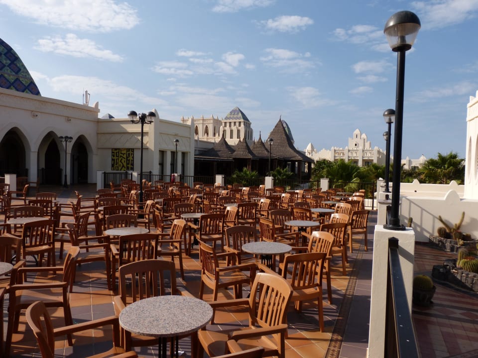 Terrasse der Showbühne Hotel Riu Karamboa