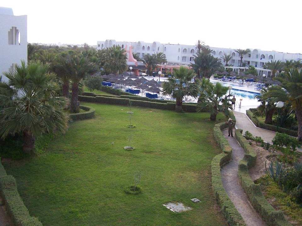 Výhled k bazénu Iberostar Waves Mehari Djerba