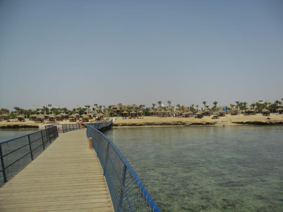 Blick vom Steg Richtung Strand Pickalbatros Sands Hotel - Port Ghalib