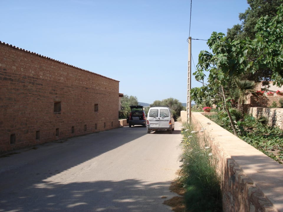 Links Zimmer, rechts Hotel Predi Son Jaumell Hotel Rural