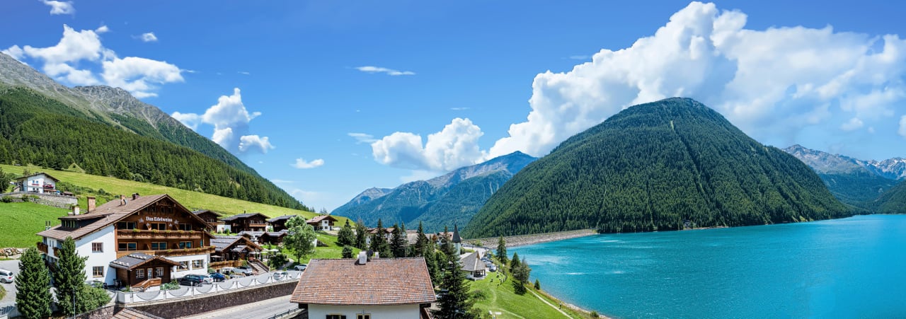 Ausblick Hotel & Chalets Edelweiss