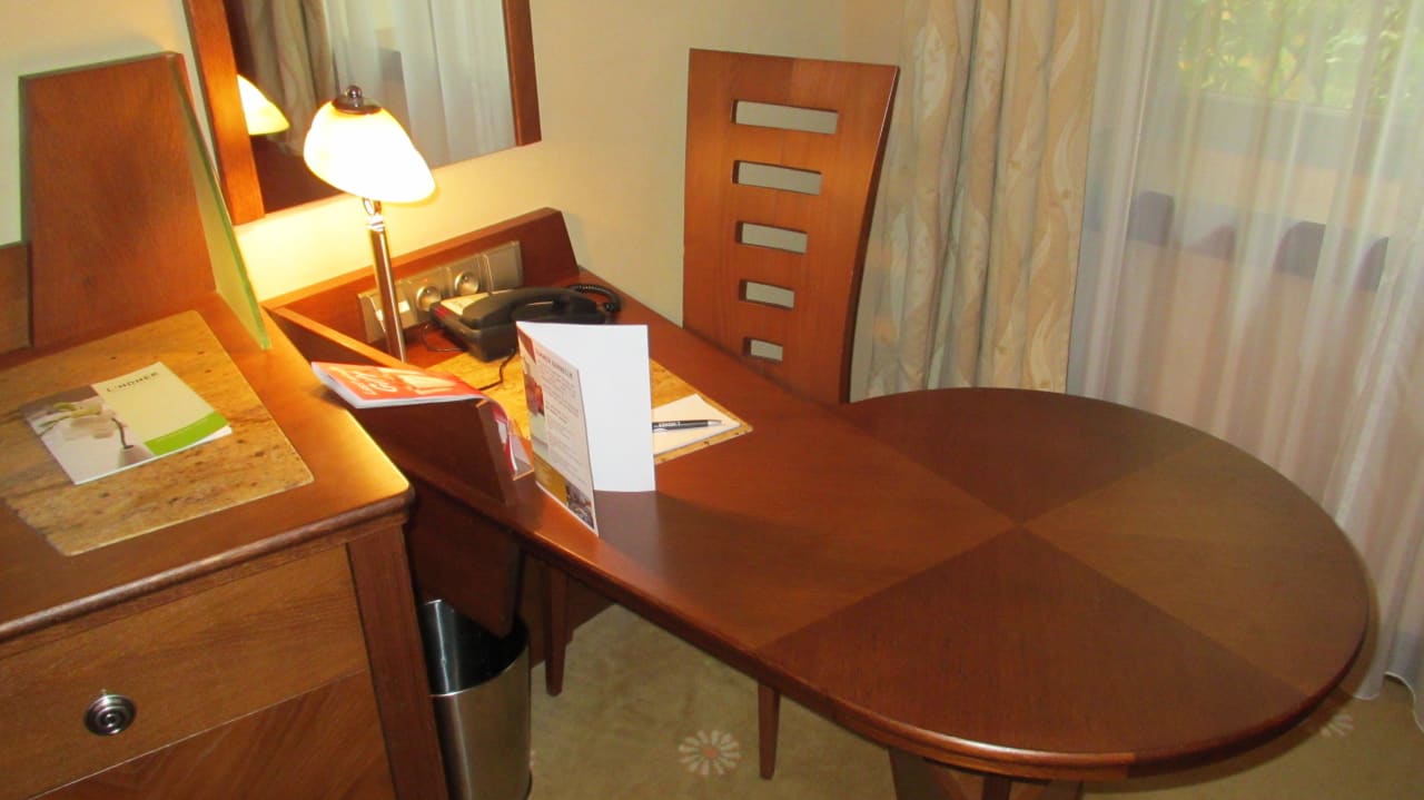 Sie dürfen in das Büro eintreten. Kleiner Bereich. Lindner Hotel Prague Castle, part of JdV by Hyatt