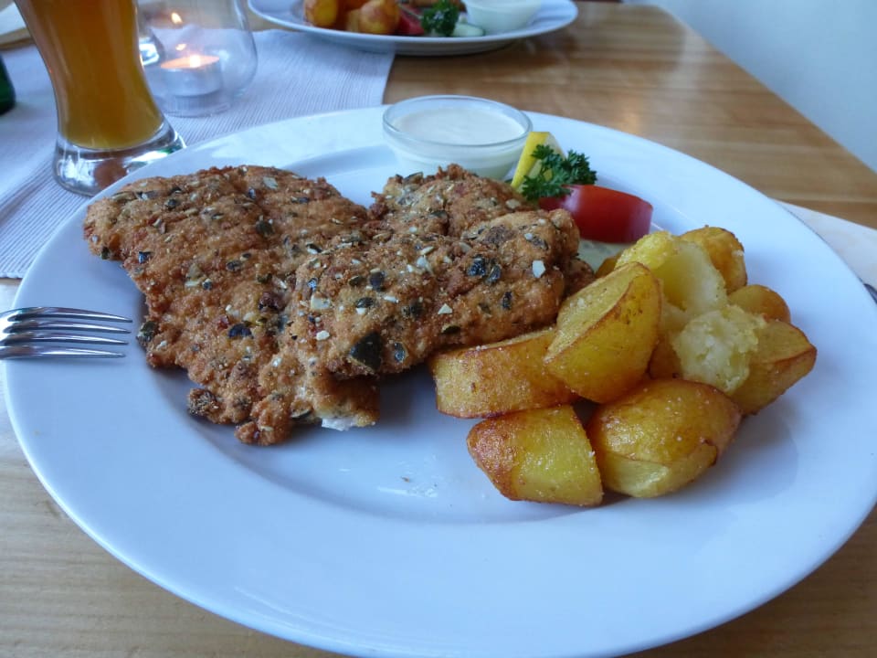 Super Schnitzel mit Körnerpanade Landgasthof Zur Schubertlinde