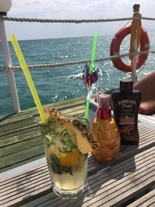 Cocktail von der Strandbar Hotel Delphin Diva