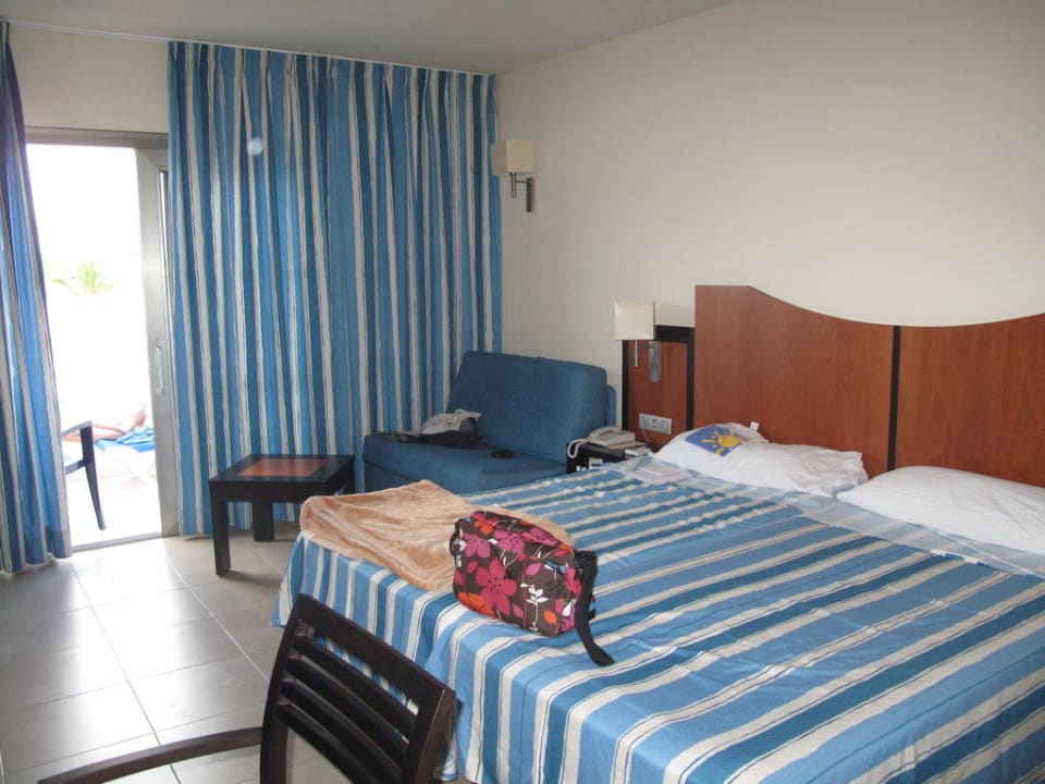 Blick zum Bett Hotel Las Costas