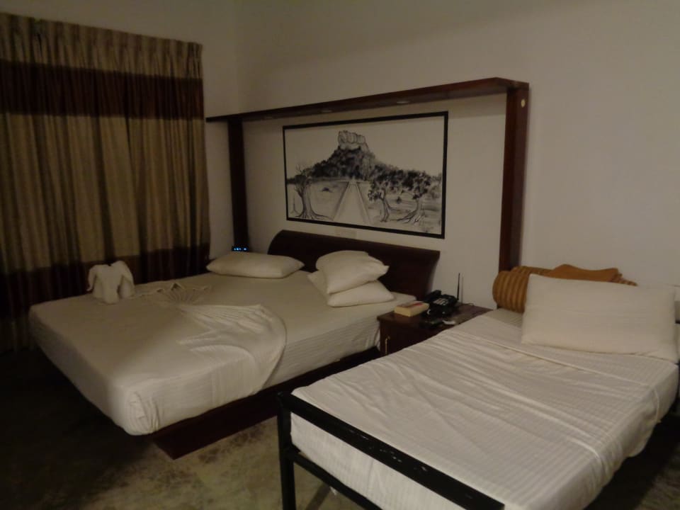 Bequeme Betten Wewa Addara Hotel - Hotel by the lake