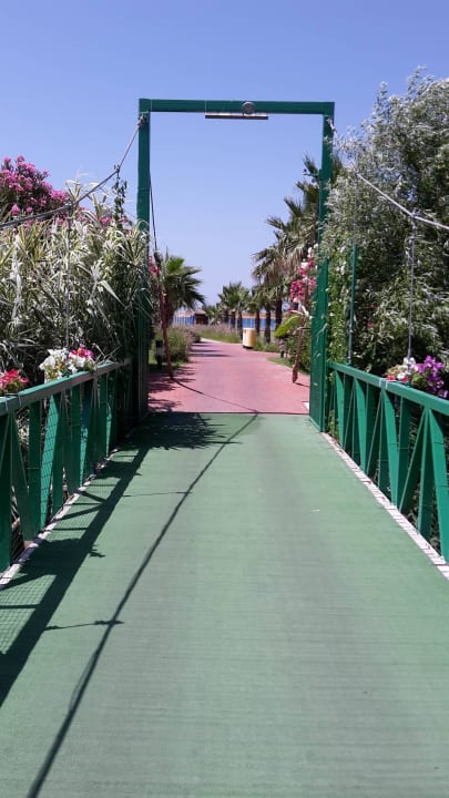 Brücke zum Kiestrand Sunis Elita Beach Resort & Spa