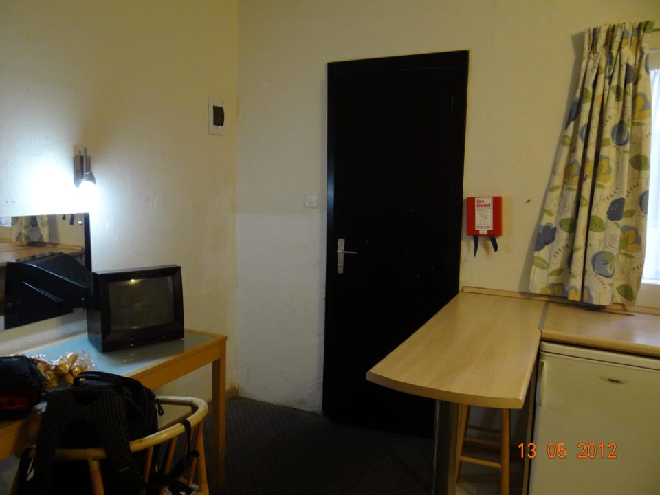 TV - Out of Order Days Inn Hotel & Residence