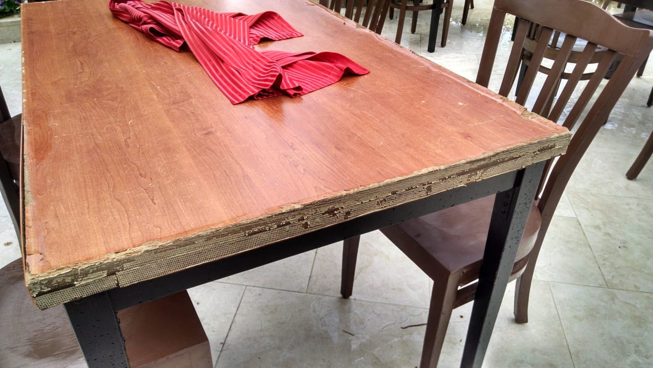 Muß ein Tisch so aussehen VONRESORT Golden Coast