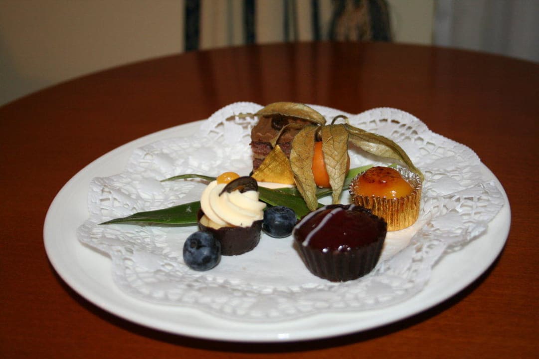 Petit Fours zur Begrüßung Victor's Residenz Hotel Leipzig