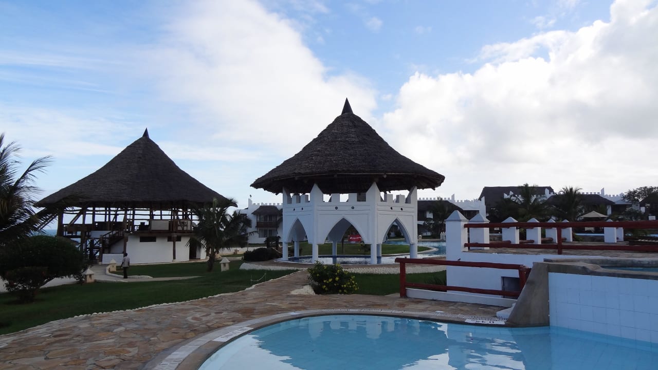 Poolanlage Royal Zanzibar Beach Resort