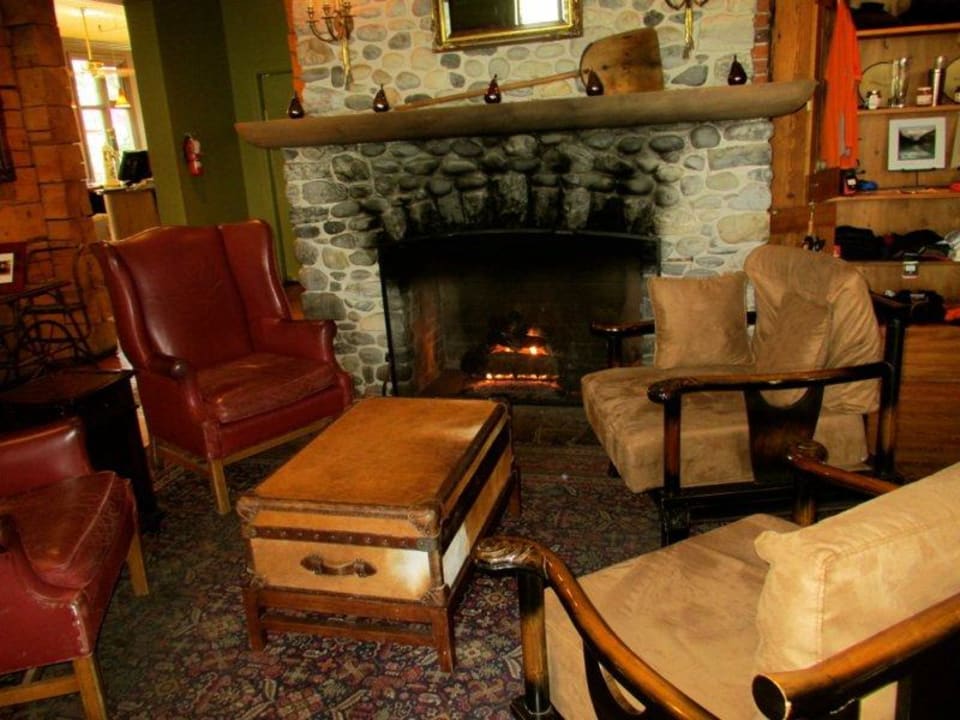 Kamin in der Lobby Hotel Emerald Lake Lodge
