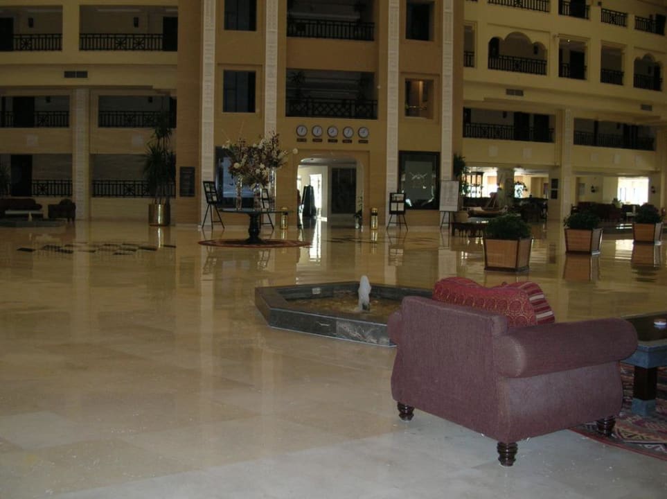 Lobby von der Seite aus Steigenberger ALDAU Beach Hotel