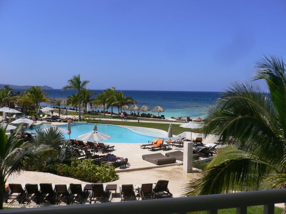 Poolbereich und Gartenanlage Secrets St. James Montego Bay - Adults only