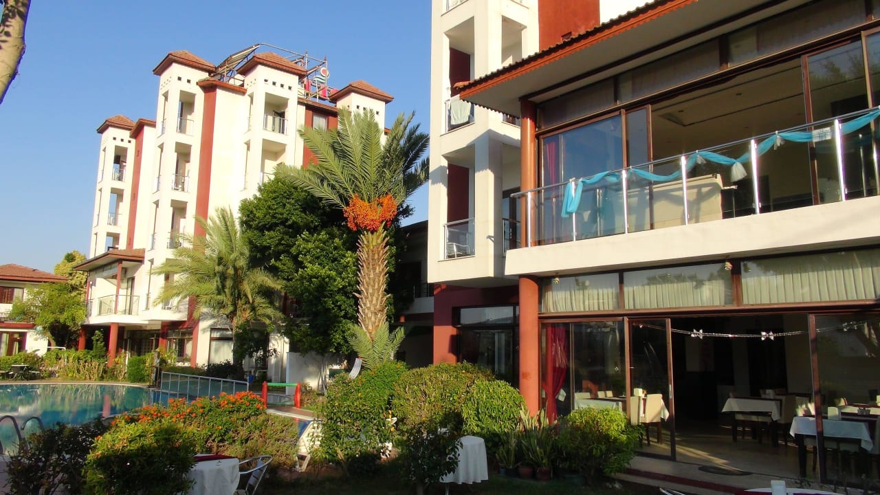 Garten und Pool Carna Garden Hotel