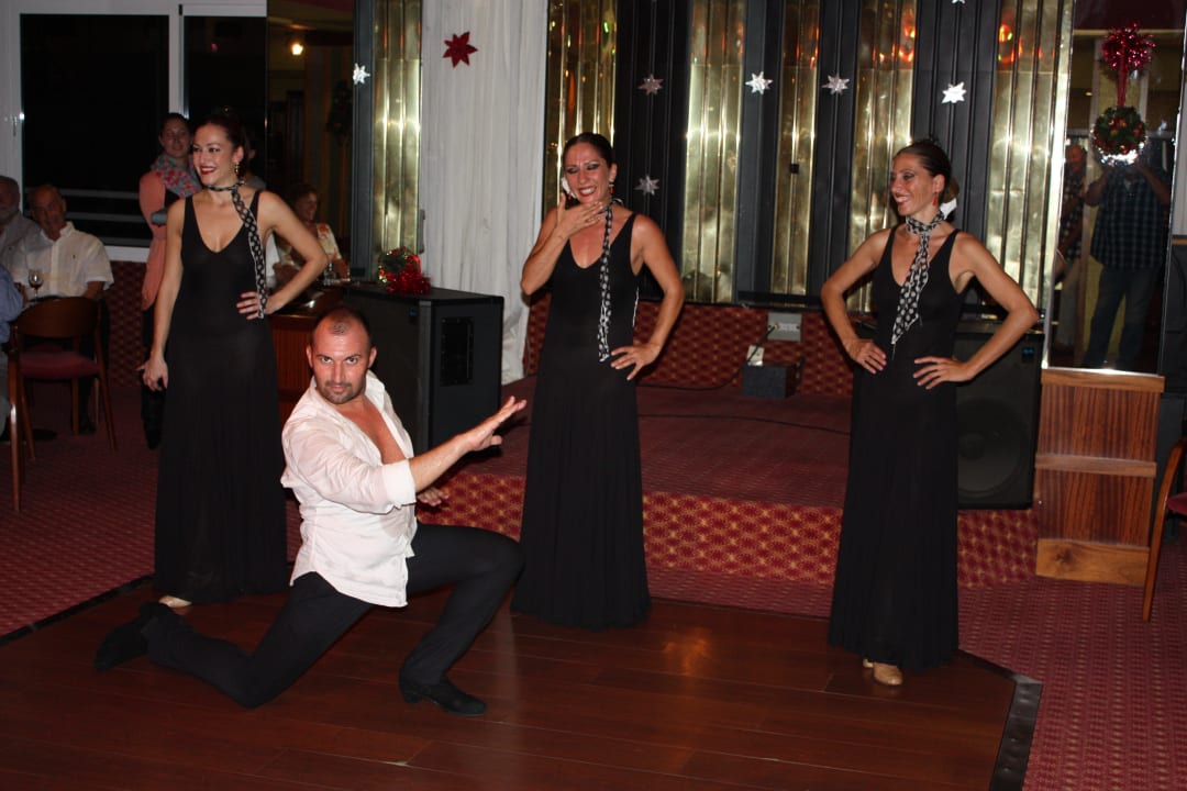 Showtime in der Lobbybar allsun Hotel Lucana