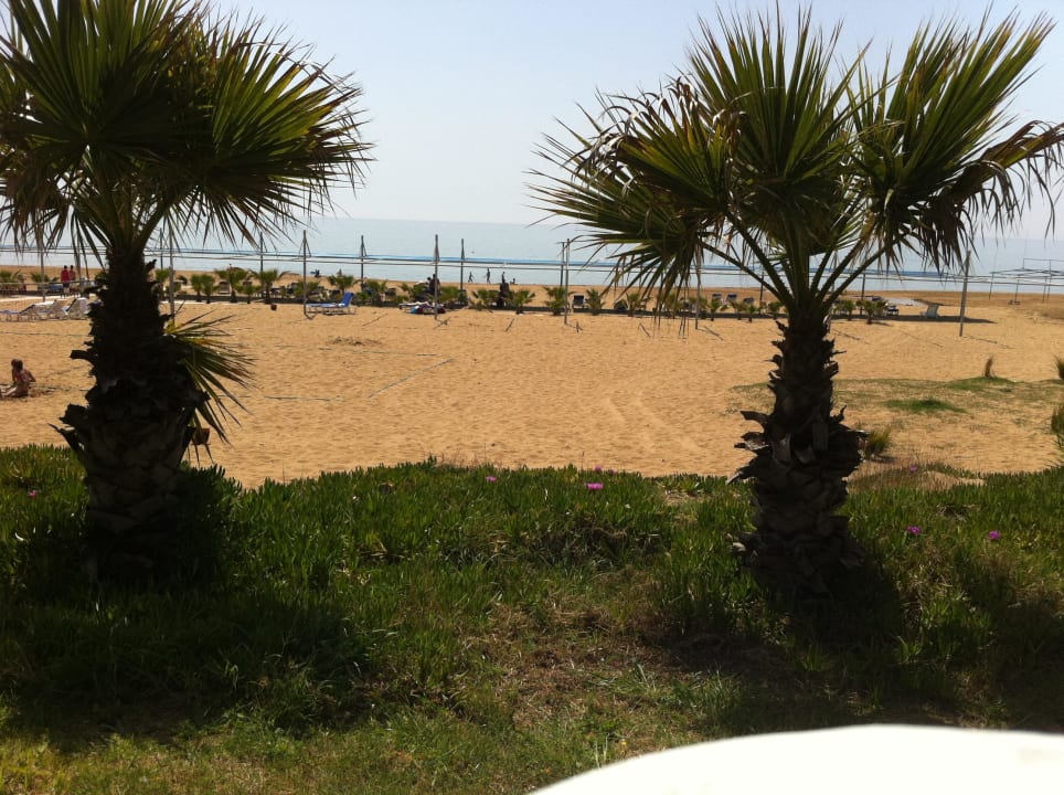 Blick vom Strandrestaurant zum Strand Club Grand Aqua
