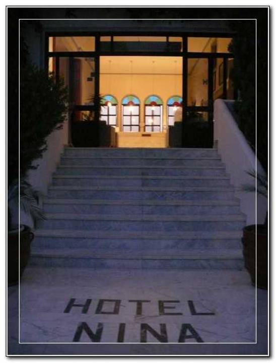 Hotel Nina Eingang CAVO MEDITERRANEO HOTEL