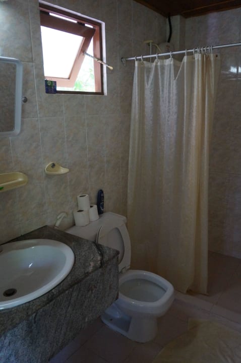 Economy-Zimmer Bad Embudu Village