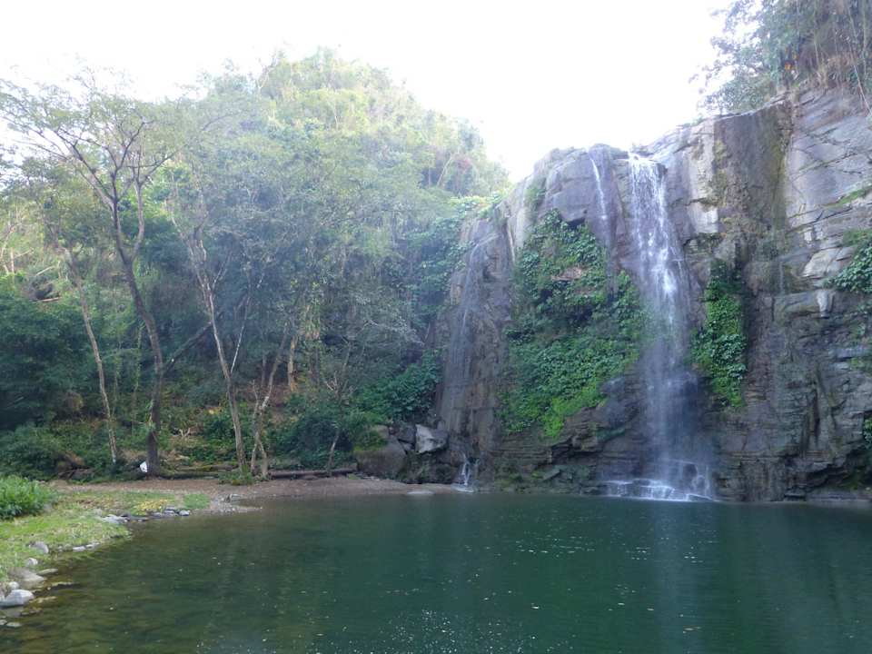 Relativ unspektakulärer Wasserfall Hotel El Salton