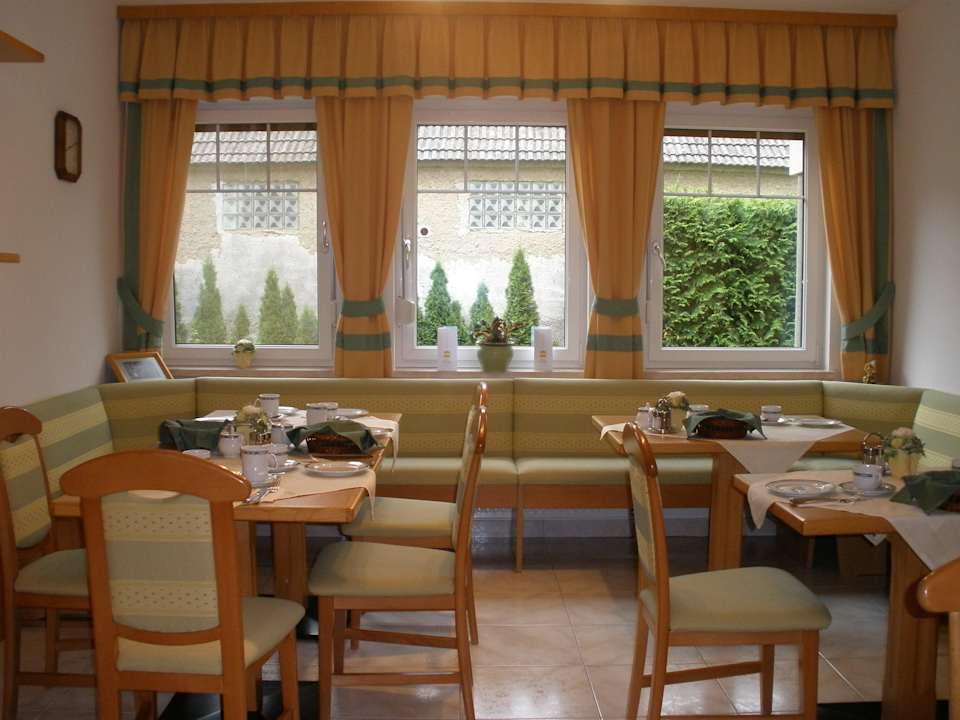 Frühstücksbuffet geniessen Gästehaus Weingut Nationalpark-Hof Gartner