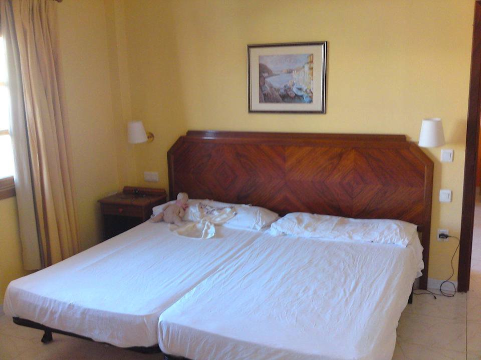 Łóżko  Elba Castillo San Jorge & Antigua Suite Hotel