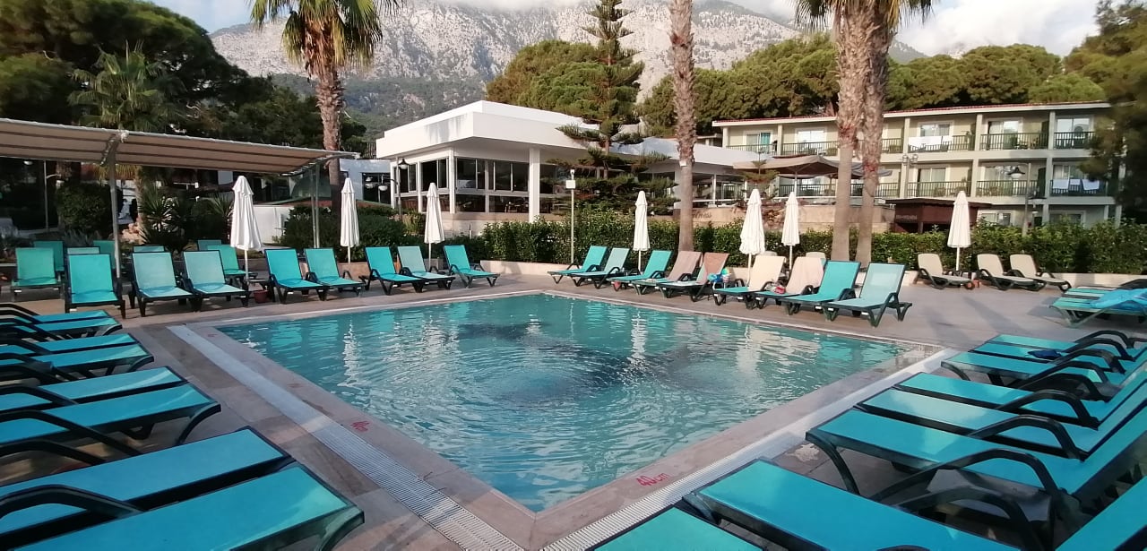 Pool Crystal Flora Beach Resort